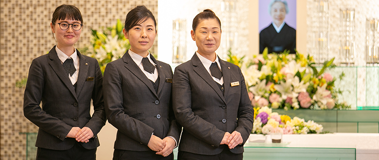 豊川市の1日1組の家族葬専門会館　低価格でも家族の想いを大切にした世界に一つだけのご葬儀をお手伝い致します。