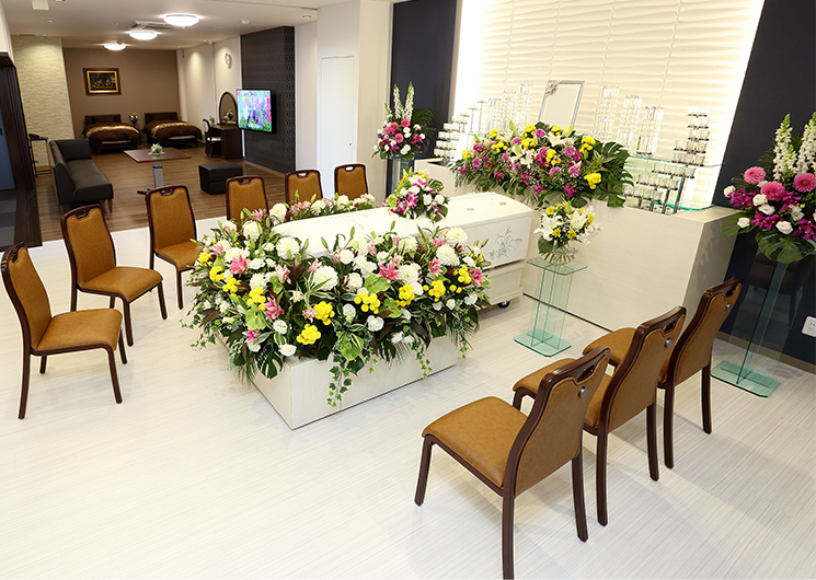 豊川市の1日1組の家族葬専門会館　低価格でも家族の想いを大切にした世界に一つだけのご葬儀をお手伝いいたします。